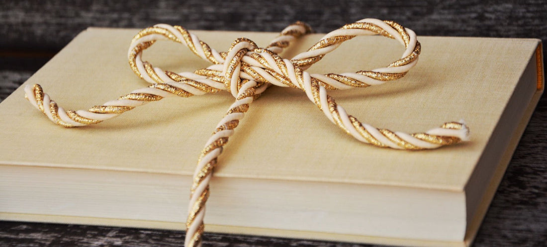 Wie feiert man Goldene Hochzeit: Ideen und personalisierte Geschenke