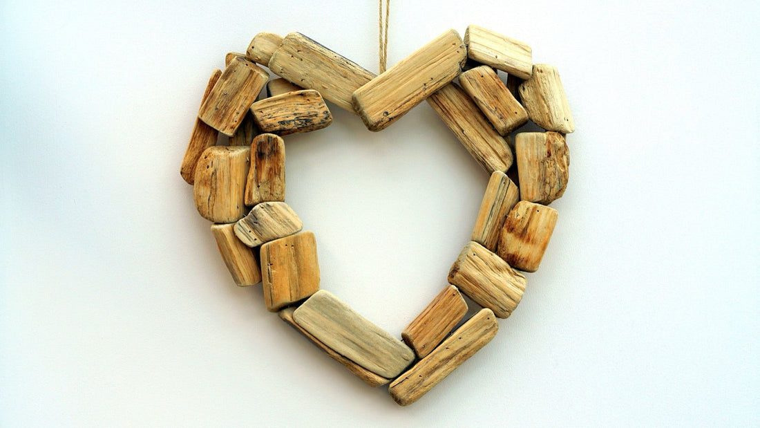 Holz Geschenk zur Hochzeit: Personalisierte Ideen zum 5. Jahrestag